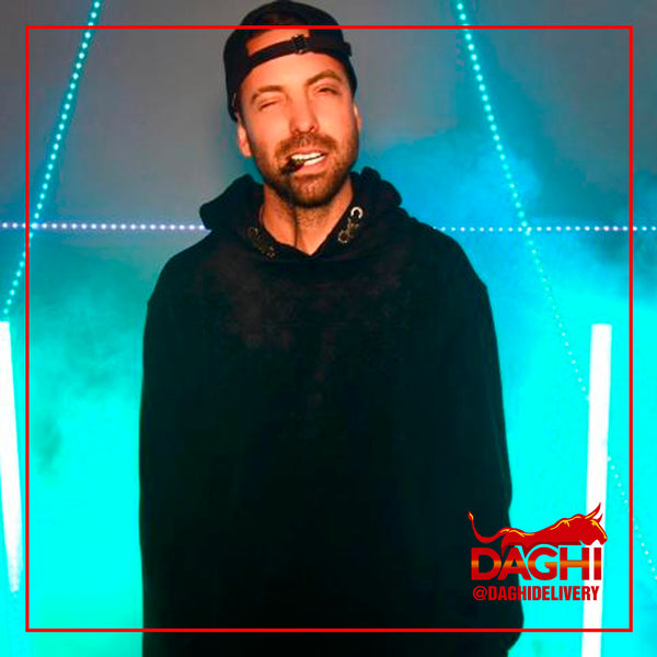 MANU ACUÑA, UN VENEZOLANO QUE CANTÓ CONTRA MADURO Y AHORA EMPRENDE SU SUEÑO MUSICAL EN EL EXILIO