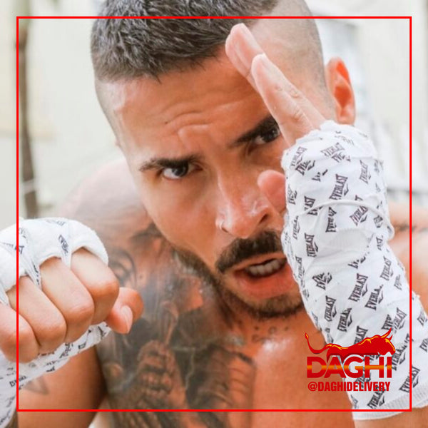 REYKON SE RINDIÓ EN MEDIO DE SU PELEA CON EL BOXEADOR JOE FOURNIER