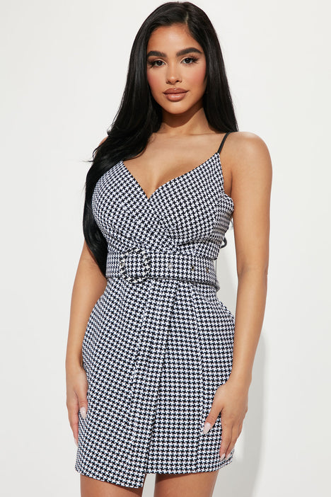 VESTIDO FASHION NOVA SIN MANGAS TALLA L