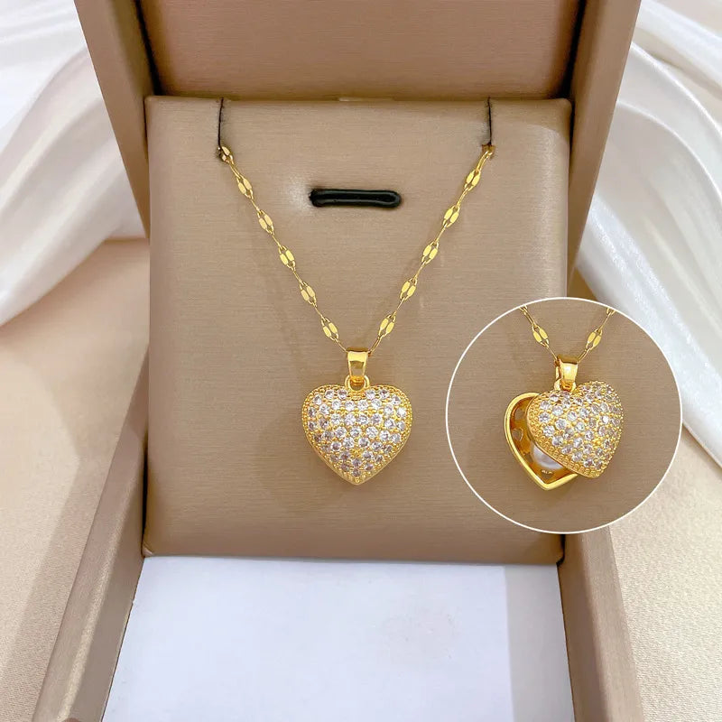 COLLAR COLGANTE EN FORMA DE CORAZON CON BRILLOS