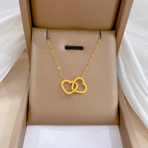 COLLAR COLGANTE EN FORMA DE CORAZON DOBLE